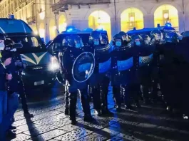 Беспорядки в Турине: Как протест против антиковидных мер превратился в уличные столкновения и что это значит для города.