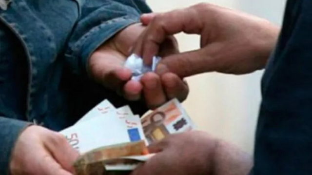 В Турин был арестован наркоторговец в седьмой раз за торговлю кокаином, прокурор освободил за легкое преступление