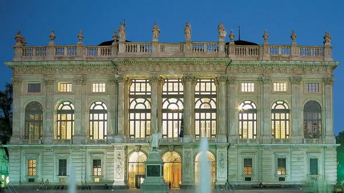Посетить дворец Мадама в Турине бесплатно