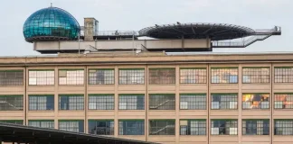 La Pista: Новый Ресторан на Крыше ФИАТ в Турине с Видом на Альпы Новый ресторан в Турине на бывшем треке ФИАТ