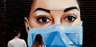 Турин в июле 2021 года все события Маски в Турине официально отменили но некоторые люди их еще носят