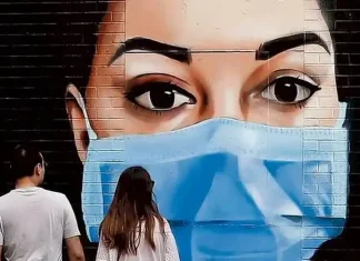 Турин в июле 2021 года все события Маски в Турине официально отменили но некоторые люди их еще носят