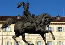 Памятник площадь Сан Карло в Турине «Эль каваль эд Бронз» Памятник Эмануэле Филиберто на площади Сан Карло в Турине El caval ed Bronz