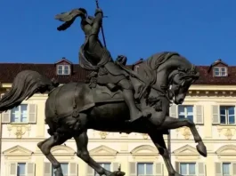 Памятник Эмануэле Филиберто  на площади Сан Карло в Турине El caval ed Bronz