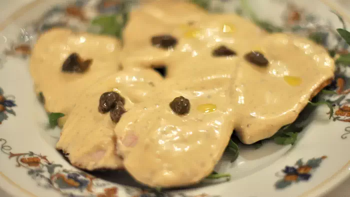 Vitello tonnato vitel tonnè или vitel tonnà на пьемонтском языке