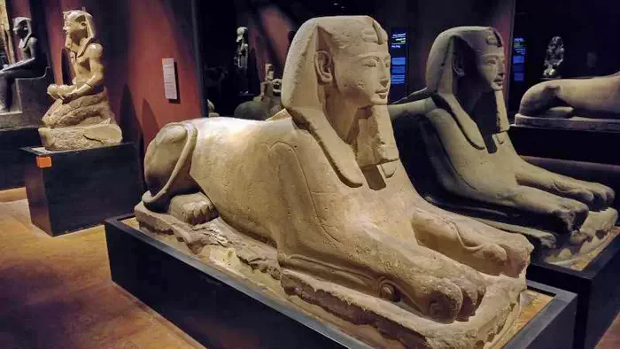 Египетский музей в Турине статуя фараона