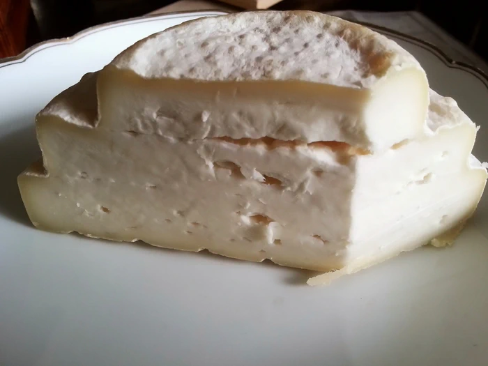 Итальянские сыры сыр Монтебор