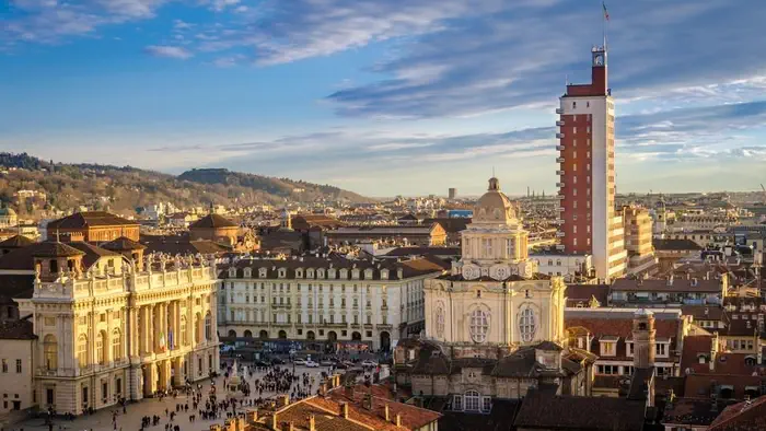 Исторический центр Турина вид сверху на дворец Мадама площадь Кастелло и церковь Святого Лаврентия