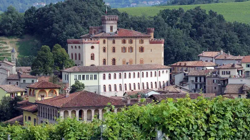 Замок Бароло в Италии
