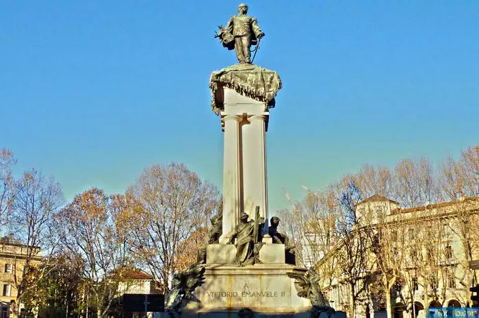 Памятник Витторио Эммануэле II в Турине