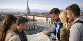 Чем знаменит Турин: когда основан город и 12 мест, которые стоит увидеть Чем знаменит Турин - 12 мест и маршрут по городу Панорама Турина днем с видом на портики и центр, современная живая атмосфера, туристы с картой, без толпы