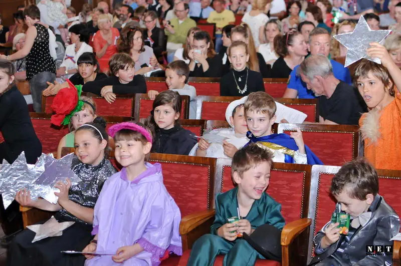 Русский фестиваль в Турине Италия 2015 сцена из зала дети