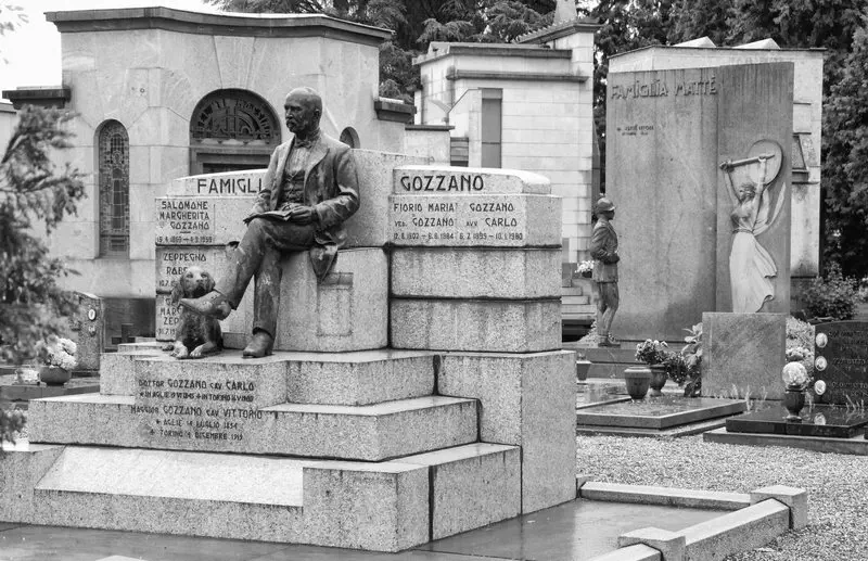 Монументальное кладбище Турина памятник Gozzano
