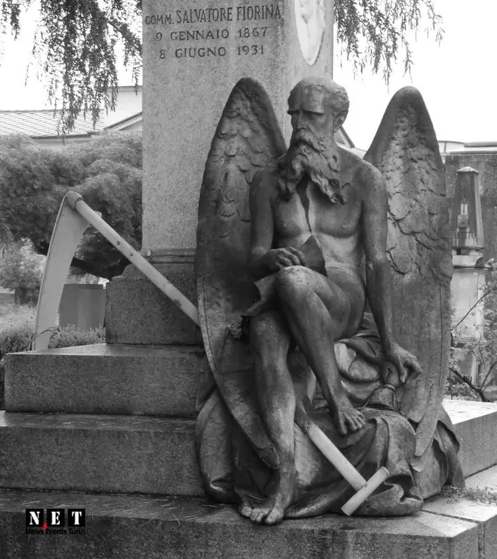 Смерть на монументе кладбища Турина