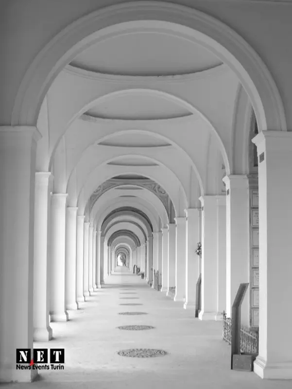 Монументальное кладбище Турина длинные аркады