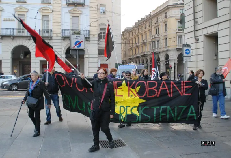 Манифестация курдов в Италии Турин Курдистан Kurdi Torino Italia против Эрдогана