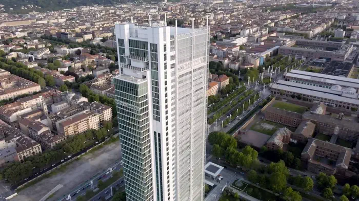 Grattacielo Intesa Sanpaolo - третье место среди самых высоких зданий Турина ТОП 10 небоскребов Турина