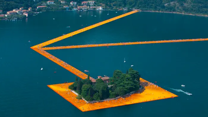 Озеро Изео и The Floating Piers: Уникальное Путешествие по Водной Дорожке
