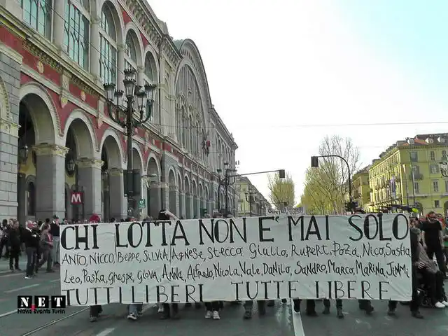 Манифестация анархистов в Турине