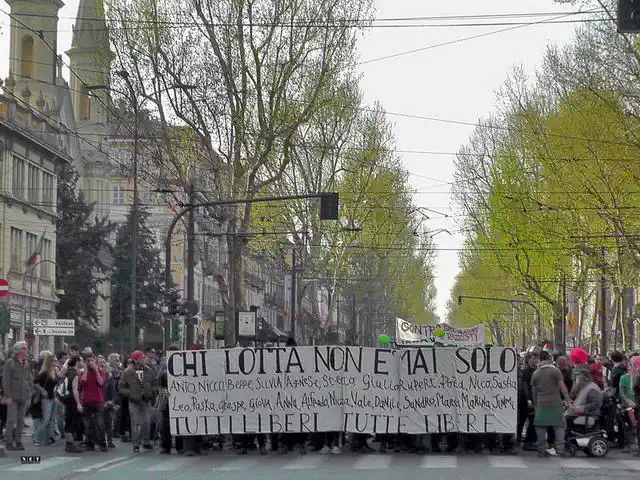 Манифестация анархистов в Турине