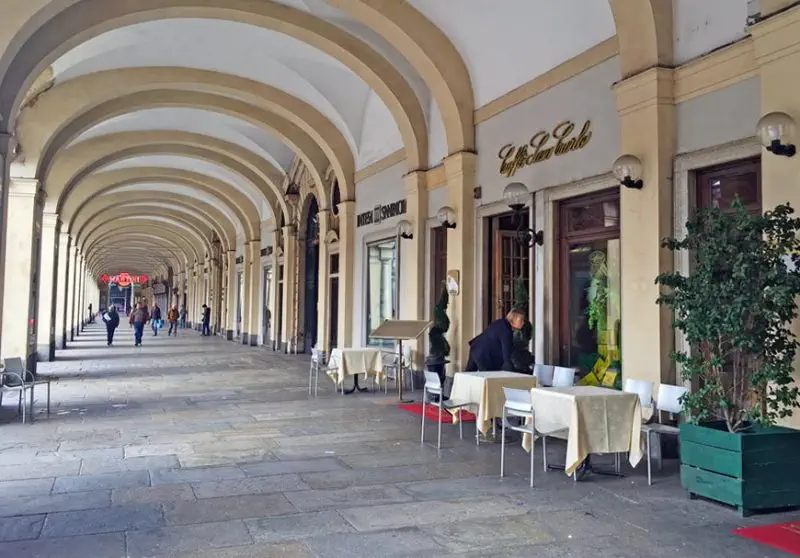 Историческое кафе на площади Сан Карло в Турине