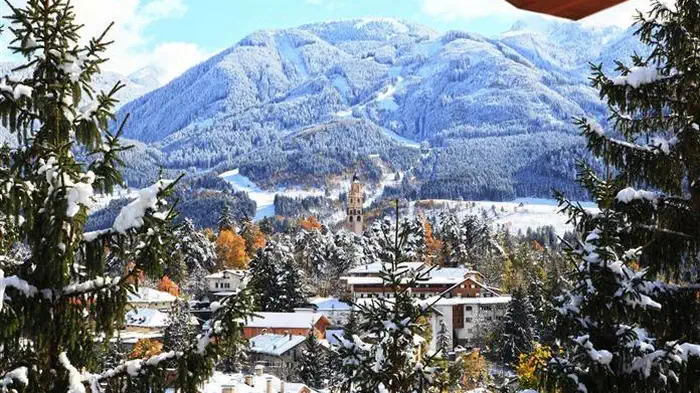 Кавалезе - коммуна из 400 человек в Трентино, на севере Италии, горнолыжный курорт и главный центр в долине Фьемме.