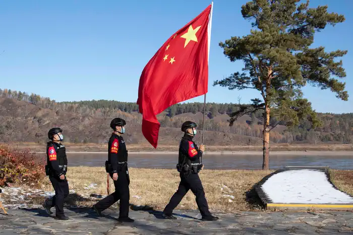 Китайцы с флагом