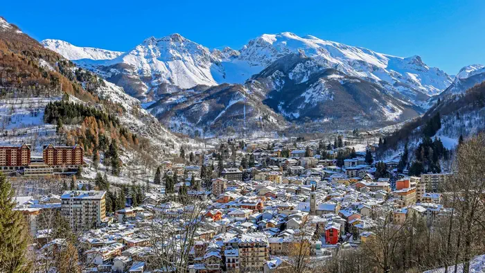 Городок Limone Piemonte, расположенный в провинции Кунео, заслуживает особого внимания среди горнолыжных курортов Италии