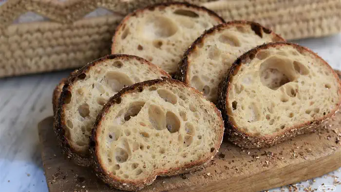 Чирола Также известный как “ангуиллетта”, является одним из традиционных видов хлеба в Лацио еще с римских времен