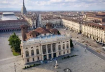 Площадь Кастелло в Турине: что посмотреть, история и маршрут на 1-2 часа Площадь Кастелло в Турине: Палаццо Мадама, портики и прогулка по центруЦентральная площадь Турина с Палаццо Мадама, портиками и атмосферой исторического центра, без толпы, дневной свет