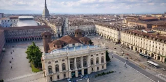 Площадь Кастелло в Турине: что посмотреть, история и маршрут на 1-2 часа Площадь Кастелло в Турине: Палаццо Мадама, портики и прогулка по центруЦентральная площадь Турина с Палаццо Мадама, портиками и атмосферой исторического центра, без толпы, дневной свет