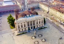 Площадь Кастелло: культурное и историческое сердце Турина Пьяцца Кастелло - культурное и историческое сердце Турина