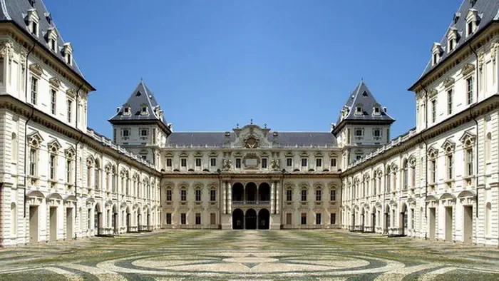 Замок дворец Валентино Турин Италия