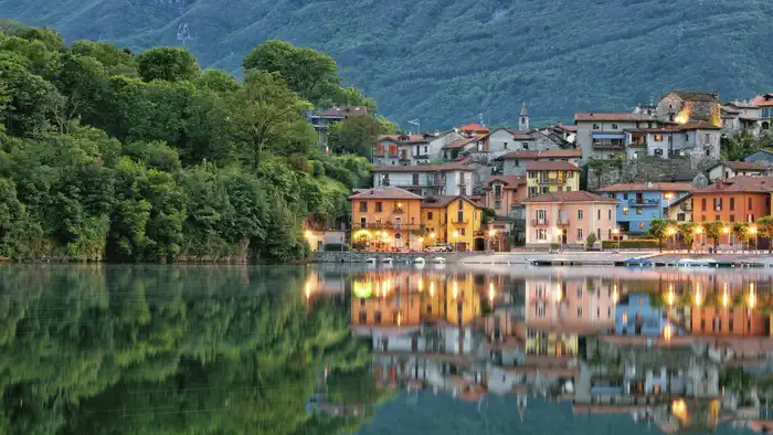 Озеро Мергоццо, жемчужина Пьемонта, заслуживает особого внимания среди многочисленных озер региона