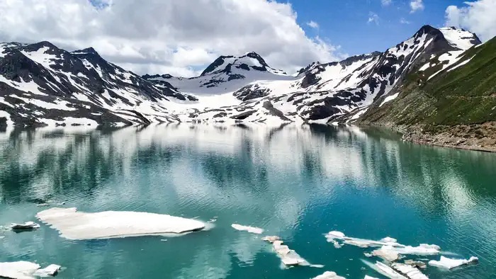 Озеро Саббионе, расположенное в провинции Вербано-Кузьо-Оссола и в долине Альта-Валь-Формацца