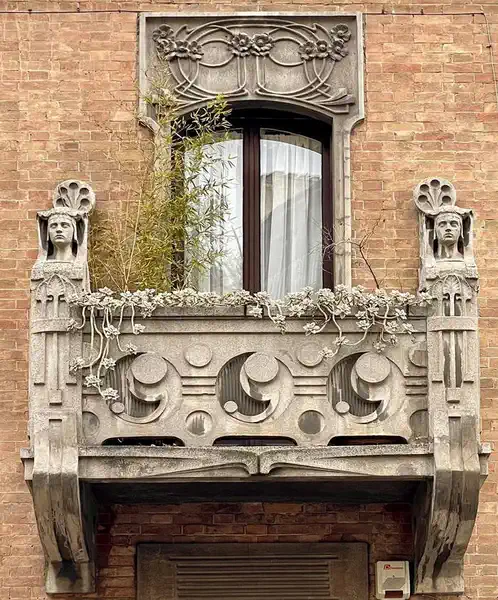 Casa Masino è un palazzo storico torinese situata in Via Piffetti 5, vicino a Corso Francia