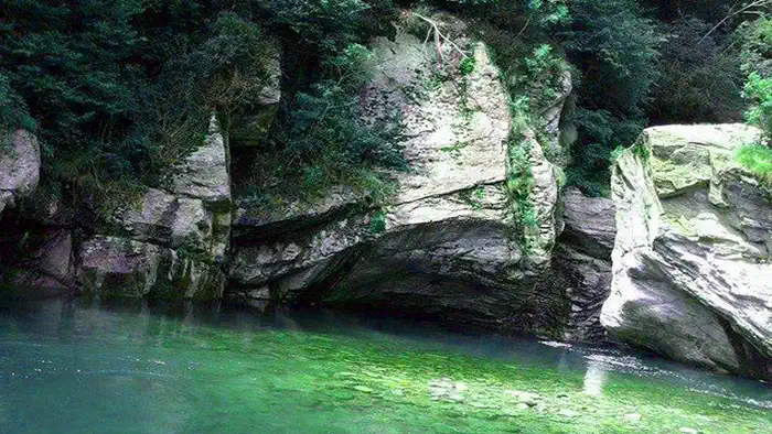 Гае Гаравот — это живописное ущелье, расположенное в Valchiusella, примерно в семидесяти километрах от Турина