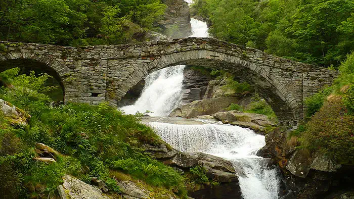 Водопад di Fondo является одной из жемчужин Траверселлы, маленького города с населением всего в 350 человек в провинции Турин