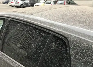 Сахарская пыль в Турине: автомобили покрыты красным песком Красный песок из Сахары в Турине: Причины и последствия