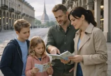 Турин с детьми: что посмотреть за 2-3 дня и на выходных Турин с детьми: маршрут на 2-3 дня и идеи на выходные Семья гуляет по центру Турина, легкая атмосфера выходного дня, городские аркады и уютные улицы, без толпы