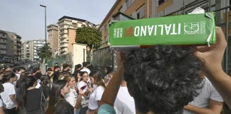 Гражданство в Италии: Строгий закон, но первое место по количеству выданных паспортов в ЕС Узнайте, как получить гражданство в Италии: строгие требования, важные этапы и советы, которые помогут вам пройти этот сложный процесс.