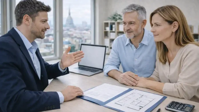 Судебные аукционы недвижимости в Турине и Милане Деловая сцена консультации по покупке жилья через торги, спокойная атмосфера, без текста и логотипов