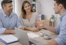 Семейные компании в Италии: как устроен семейный бизнес и где риски в 2026 году Семейные компании в Италии: семейный бизнес, управление и передача дела семейный бизнес в Италии, без текста и логотипов, современная обстановка, акцент на работе и обсуждении планов