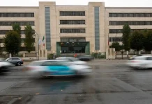 Борьба Турина с индустриальным спадом: Fiat, Mirafiori и экономические последствия Здание завода Mirafiori в Турине, связанного с Fiat