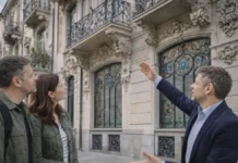 Стиль Либерти в архитектуре Турина: где увидеть итальянский модерн и что не пропустить Стиль Либерти в архитектуре Турина - фасад модерна в районе Cit Turin Прогулка по Турину в стиле Либерти: элегантный фасад с витражами и коваными балконами, детали итальянского модерна, живая городская атмосфера