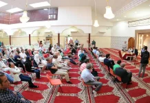 Все мечети Турина: полный гид по исламским местам поклонения Крупнейшая мечеть Турина Mohammed VI во время пятничной молитвы