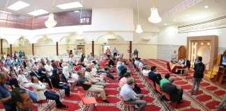 Все мечети Турина: полный гид по исламским местам поклонения Крупнейшая мечеть Турина Mohammed VI во время пятничной молитвы