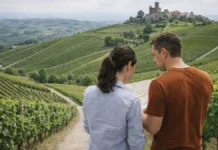 Монферрато и Ланге: замки, трюфели и вино в Пьемонте Монферрато и Ланге в Пьемонте: замки, трюфели и вино Панорамный вид на холмы Ланге в Пьемонте, виноградники, небольшое борго на гребне, атмосфера винного