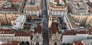 Церкви-близнецы Турина — Сан-Карло-Борромео и Санта-Кристина Церкви Сан-Карло-Борромео и Санта-Кристина на площади Сан-Карло в Турине, вид на фасады