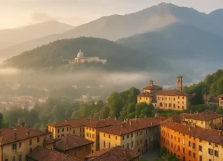 Биелла забытая жемчужина Пьемонта: что теряют туристы Панорамный вид на старый город Biella и предгорья Альп, Пьемонт